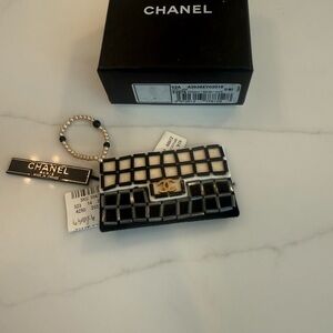 Vintage Chanel CC logo black and ivory purse brooch/pin